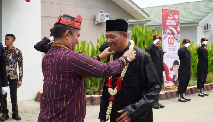 Kepala Lapas Narkotika Langkat Dampingi Bupati Langkat Serahkan Remisi Umum dan Dasawarsa kepada Warga Binaan UPT Pemasyarakatan se-Kabupaten Langkat