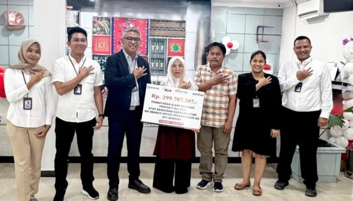 Tegar Setelah Bencana: Siti Nurdiah Terima Rp299 Juta dari Asuransi BRINS BRI Kanca Perdagangan Usai Kandang Ayam Diterpa Puting Beliung dan Banjir