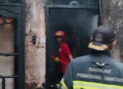 Diduga Akibat Petasan, Satu Rumah Warga Siantar Selatan Dilalap Api, Kerugian Ditaksir 500 Juta